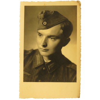 Wehrmacht-soldat Helmut Hack, porträttfoto från mitten av kriget. Espenlaub militaria